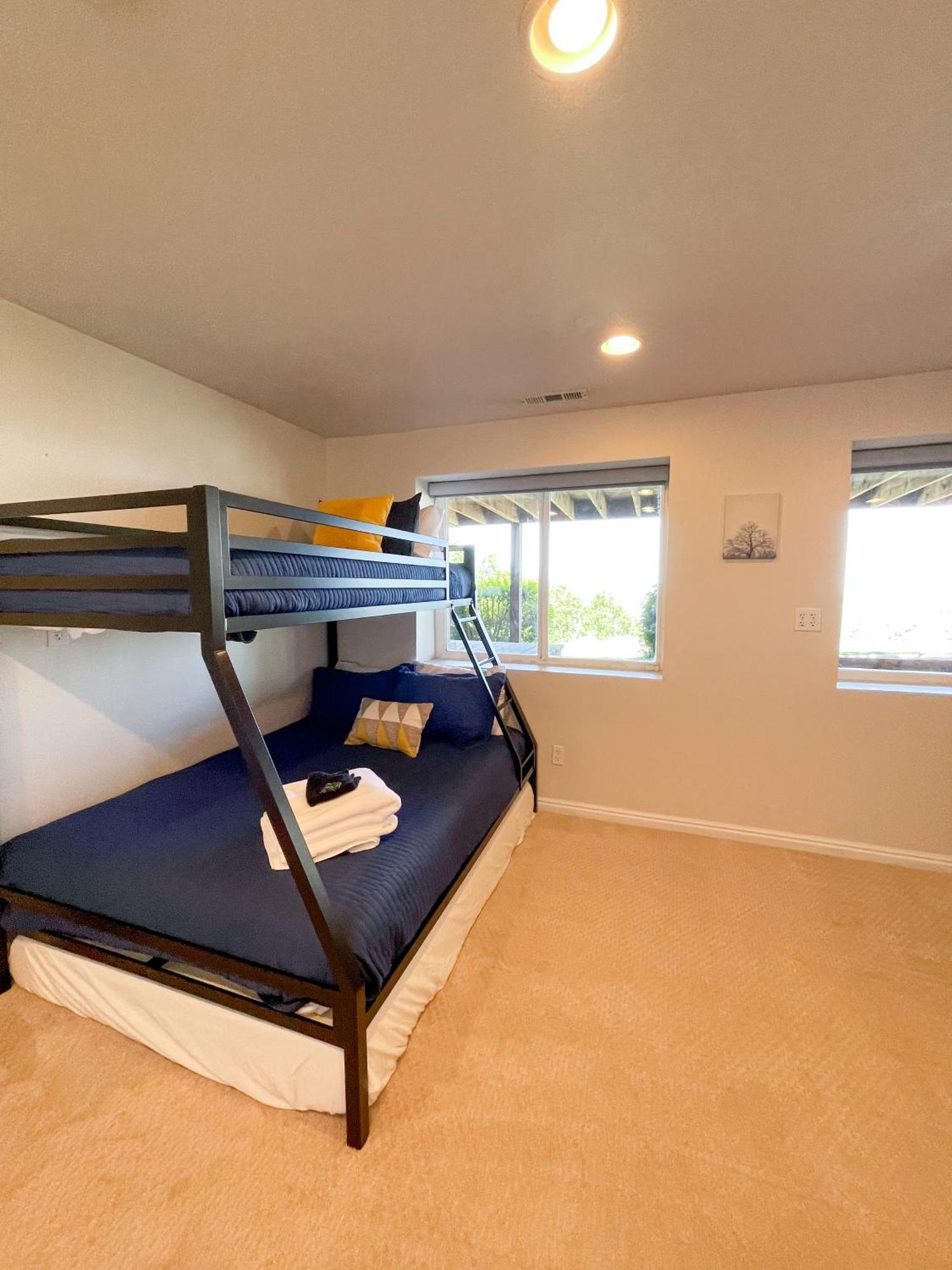 Apartment View Retreat 2 Bedroom 1 B