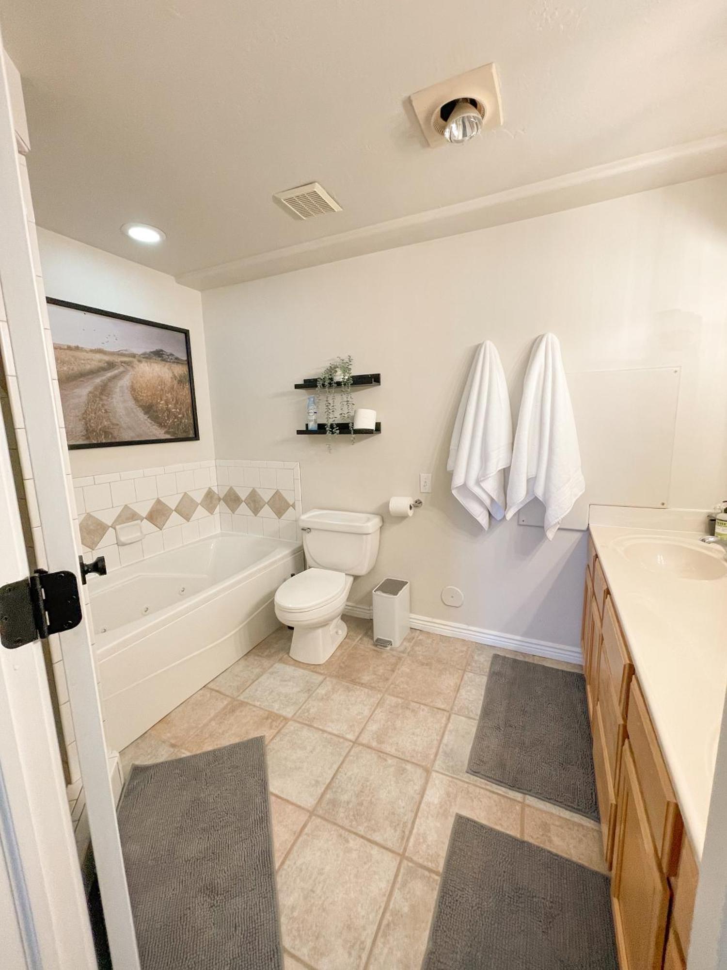 Apartment View Retreat 2 Bedroom 1 B *
