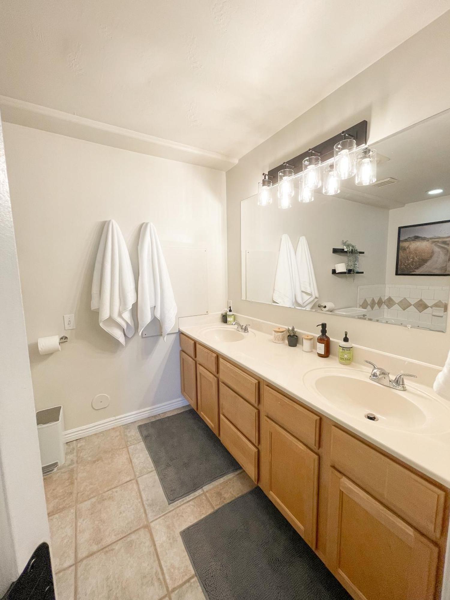 Apartment View Retreat 2 Bedroom 1 B Draper