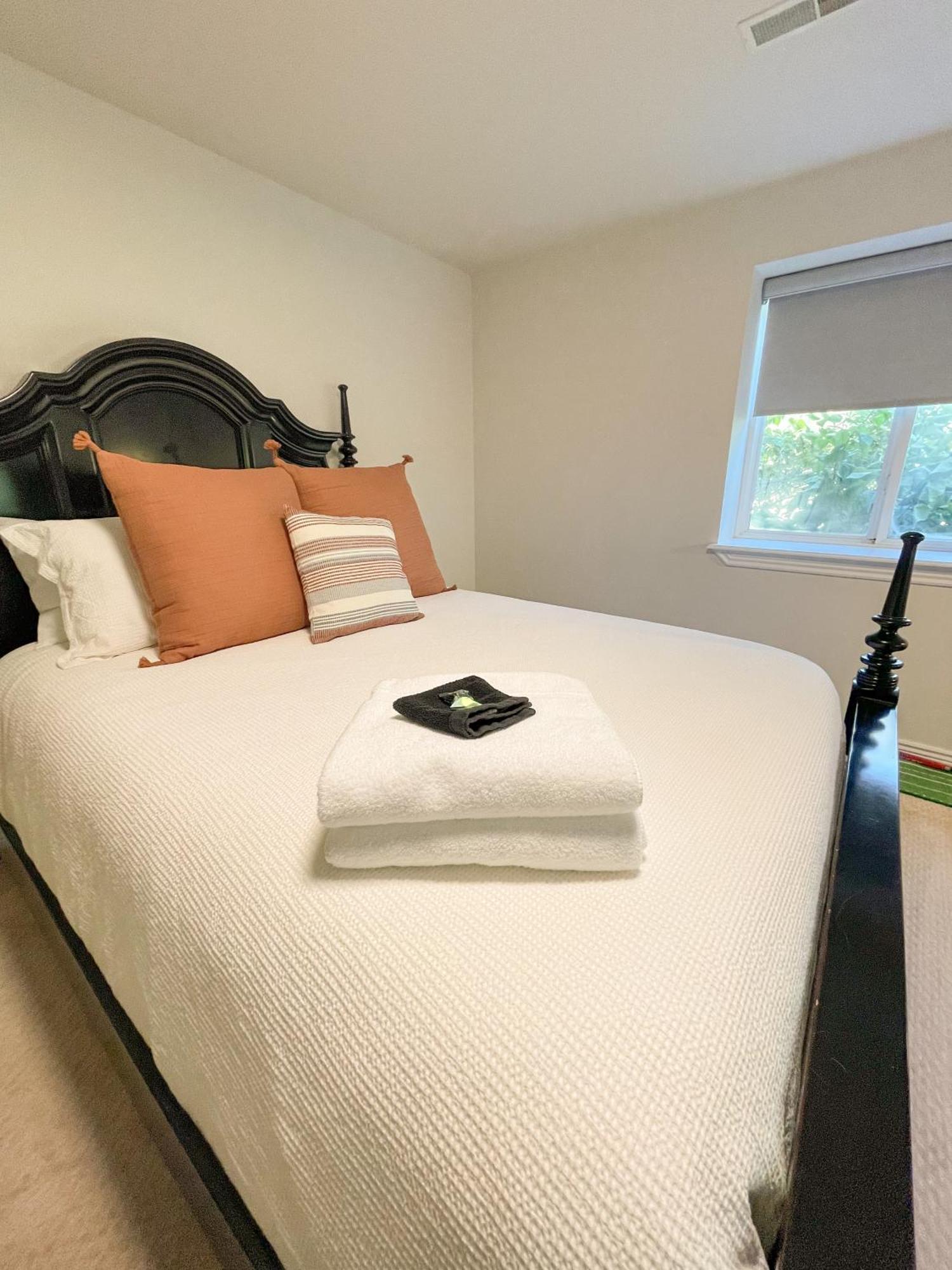 View Retreat 2 Bedroom 1 B Apartment *